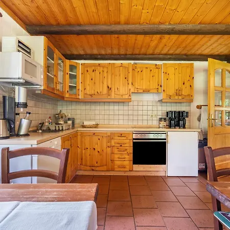 Henneberg Nyaraló *