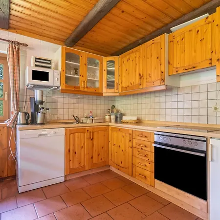 Henneberg Nyaraló *