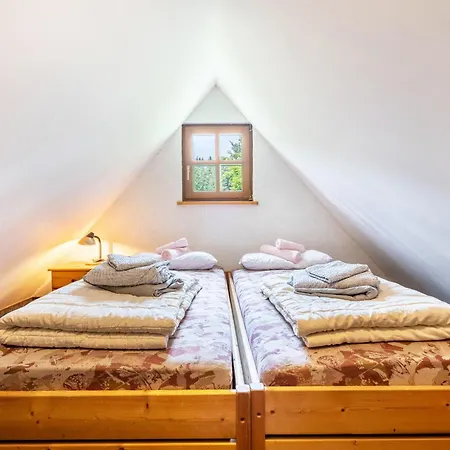 Henneberg Nyaraló *