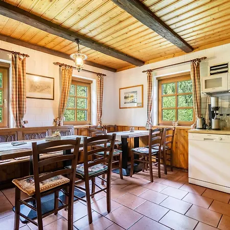 Nyaraló Henneberg *